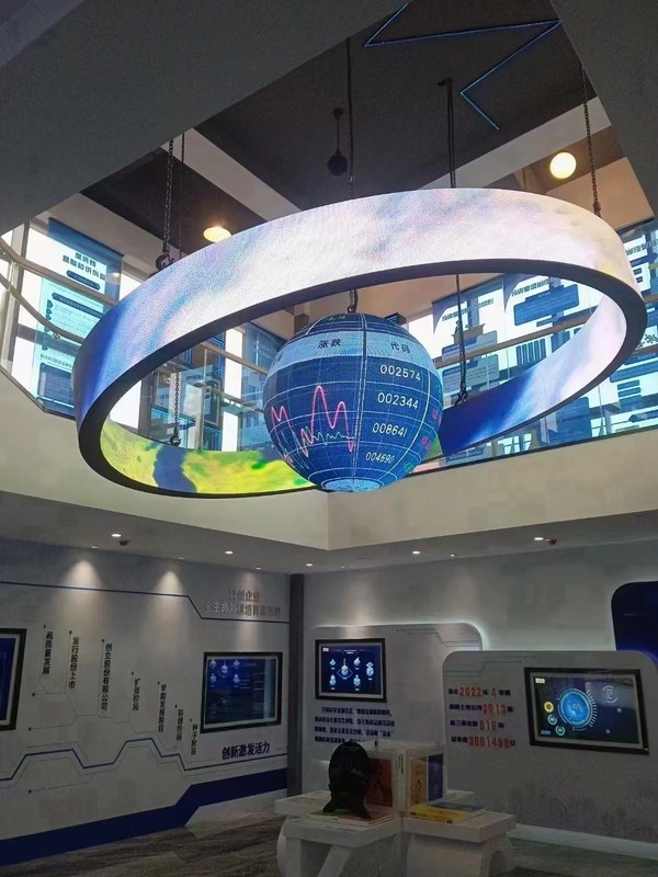 Kreisförmige dünne, flexible LED-Anzeige P1.8 P2 P2.5 P3 Vollfarbe